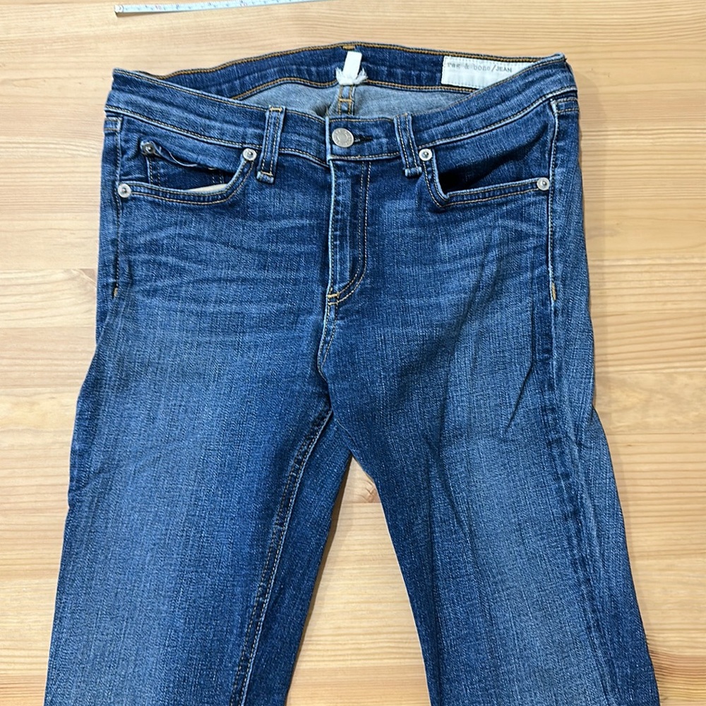 Rag & bone size 29 stretchy skinny jeans. Suited for a size 6 imo
